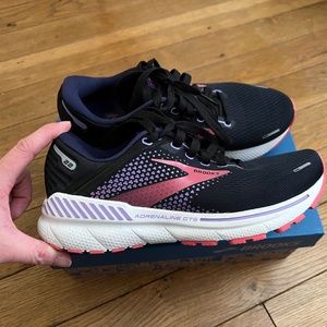 Women’s Brooks Adrenaline GTS 22 Size 8